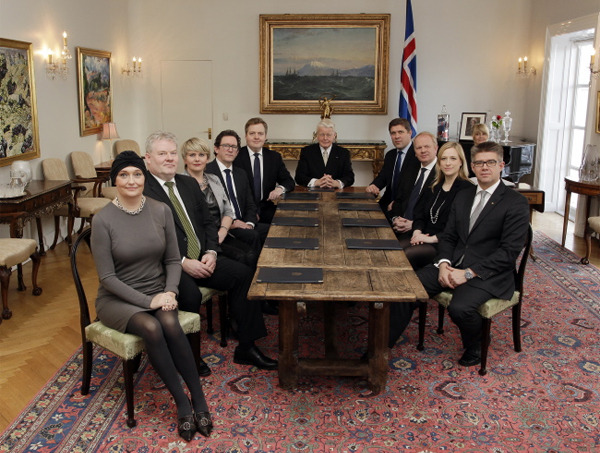 48 Ráðuneyti Sigmundar Davíðs Gunnlaugssonar með breytingum 4. desember 2014 Ríkisráðsfundur - ráðuneyti Sigmundar Davíðs Gunnlaugssonar með breytingum 4. desember 2014